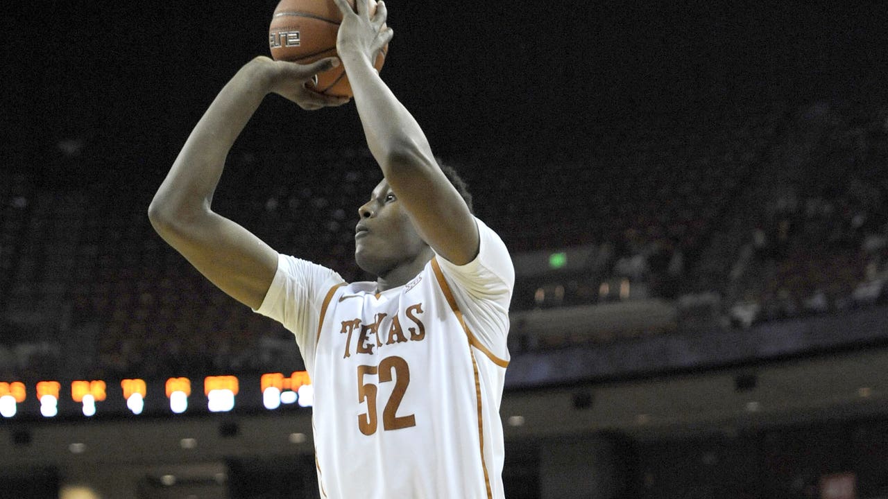 Myles Turner scores 26 to lead No. 9 Texas over Lipscomb